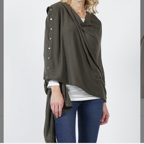 Ruby Red Snap-Button Convertible Scarf - Picture 11 of 12